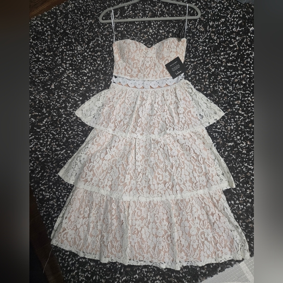 Lulus White Lace Dress  Strapless Size XS NWT - Picture 2 of 4